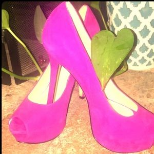 Fuschia pink suede peep-toe platform pumps